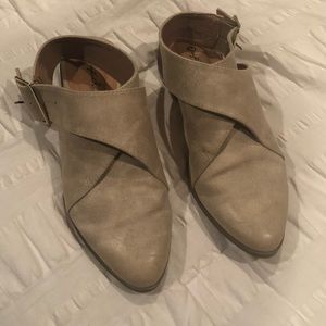 Ladies shoes, size 7